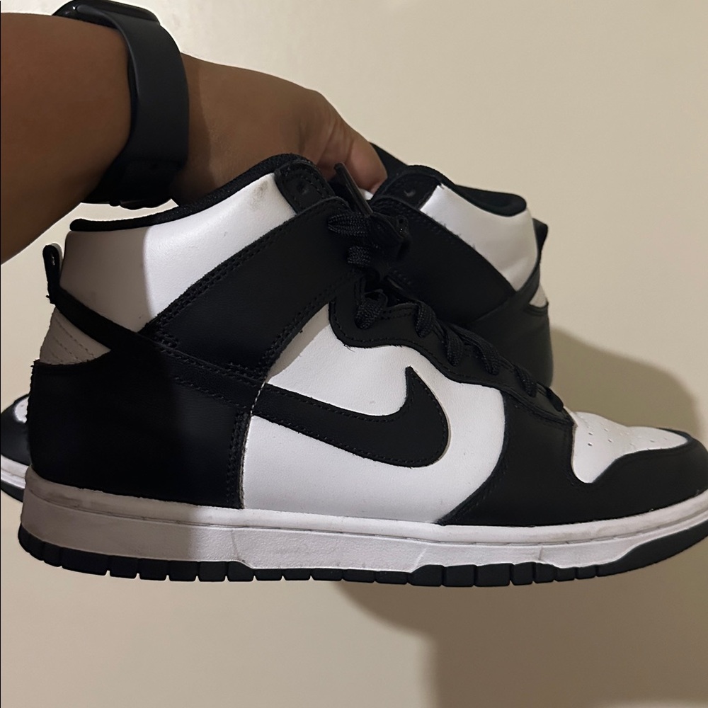 Nike Dunk Hi Retro in Red and White